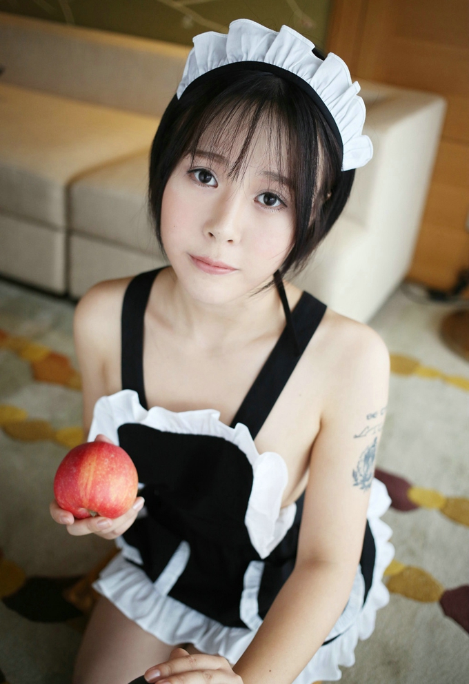 嫩模Evelyn艾莉性感黑色女仆装侧露豪乳撩人诱惑写真