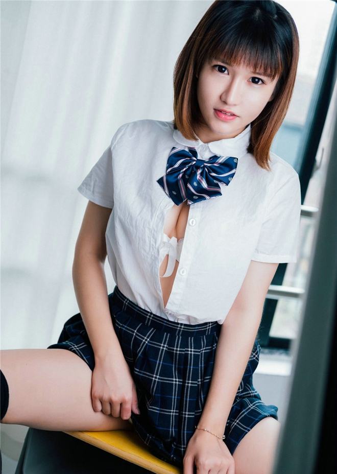 青春可爱的学生妹k8傲娇萌萌Vivian教室写真