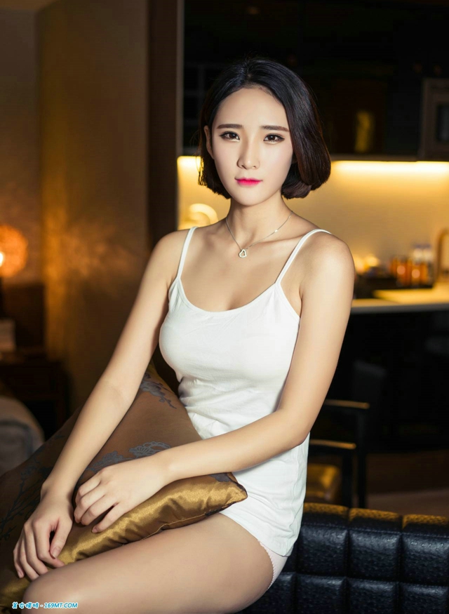 不变的美足女神秦若兮性感美人魅惑勾魂养眼私房写真