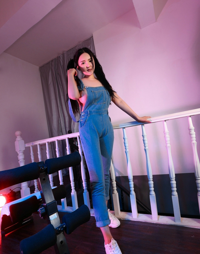 爆乳美女Kitty梓熙超级大胸翘臀妖娆性感魅惑勾魂气质写真