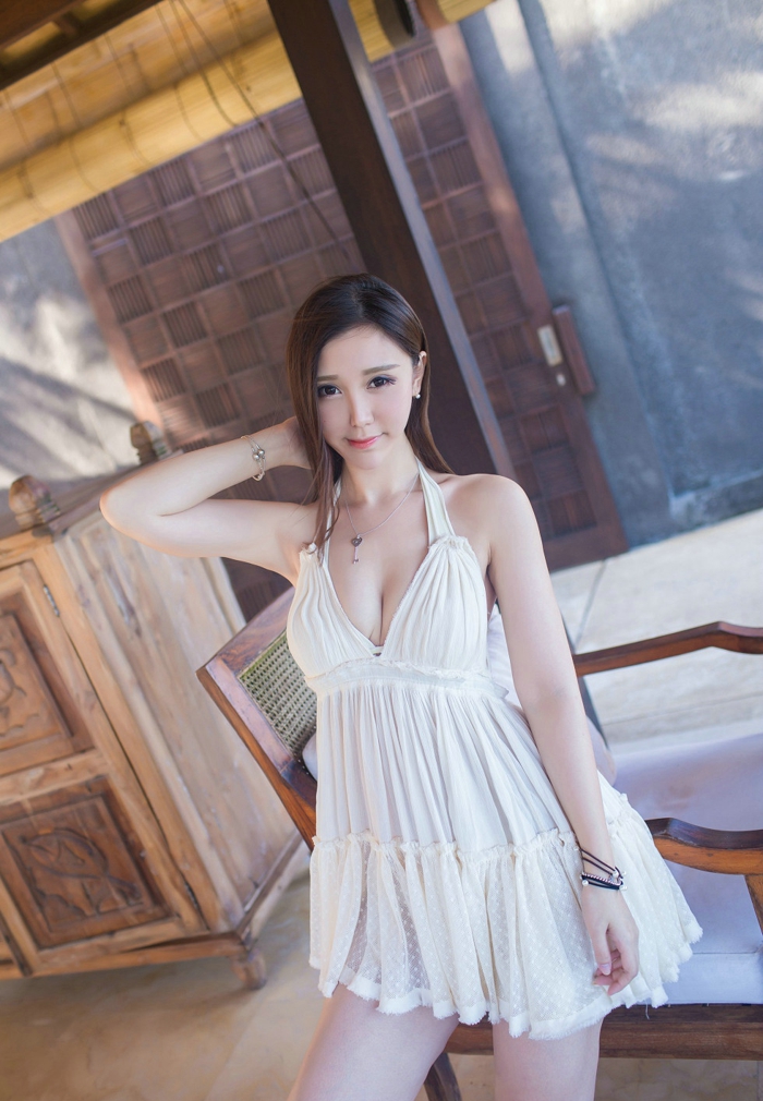 红衣黑裙清纯诱惑靓丽女神淼淼萌萌哒诱惑性感写真