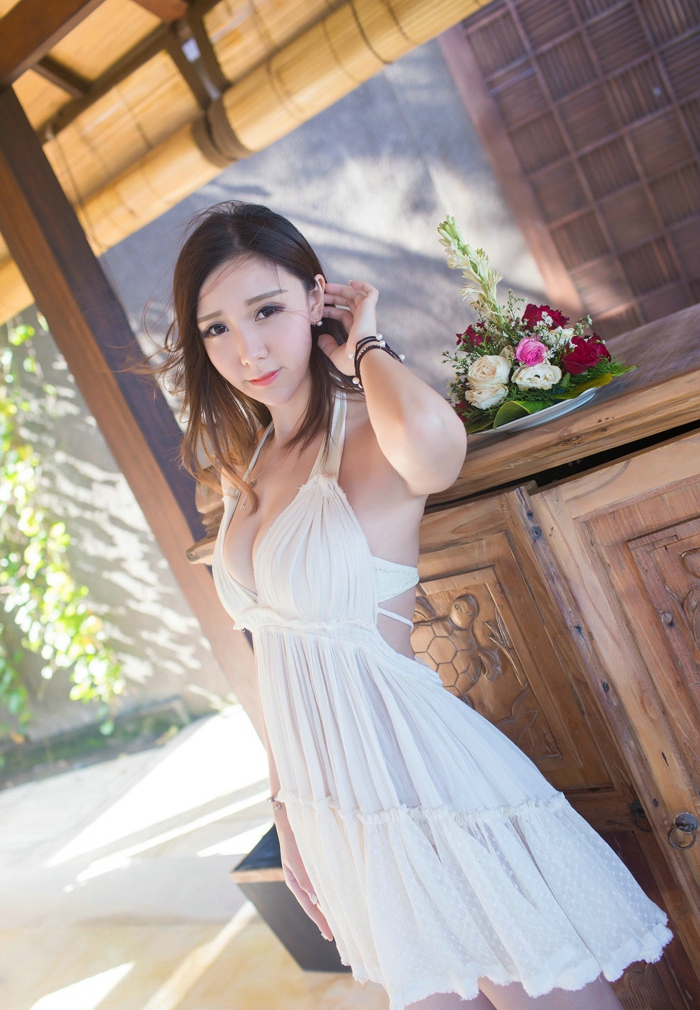 红衣黑裙清纯诱惑靓丽女神淼淼萌萌哒诱惑性感写真