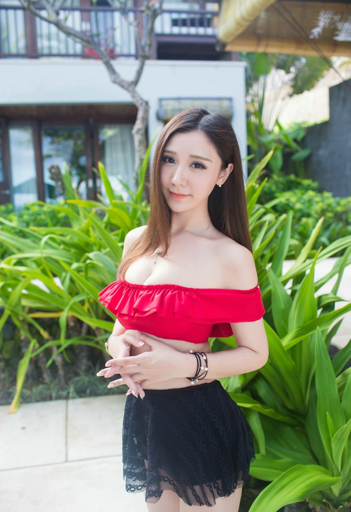 红衣黑裙清纯诱惑靓丽女神淼淼萌萌哒诱惑性感写真