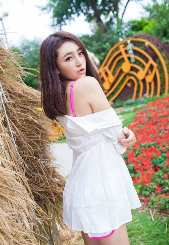 夏茉GIGI比基尼美乳翘臀性感诱惑勾魂娇嫩写真