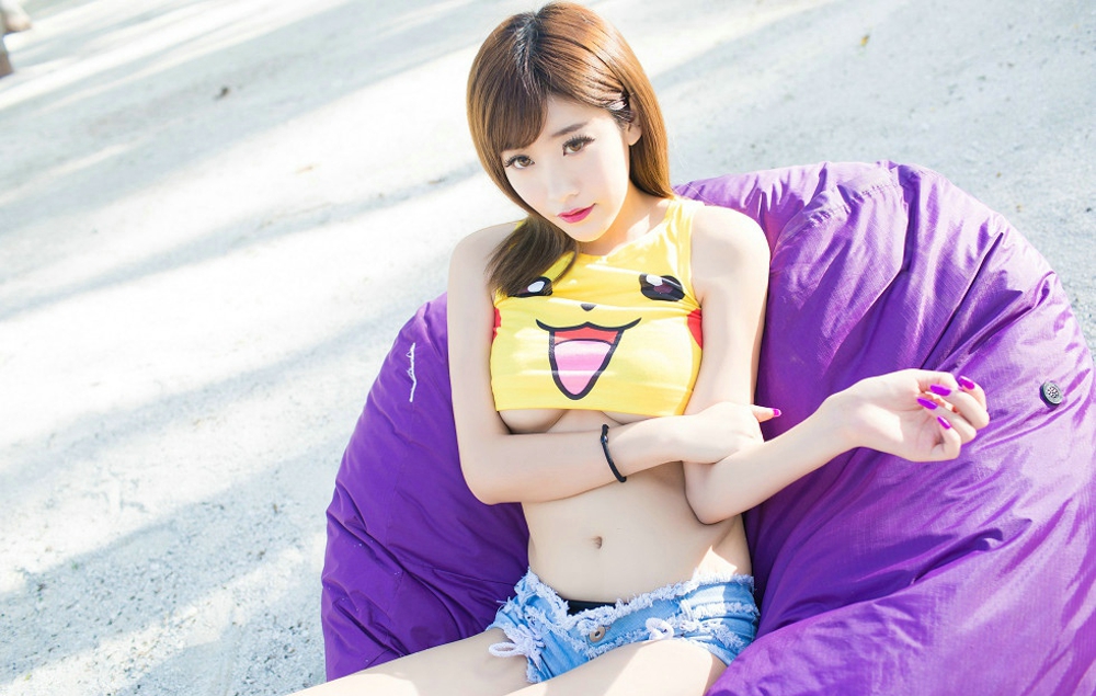性感美女程小烦不烦写海岛风情气质诱惑勾魂大胸美腿写真