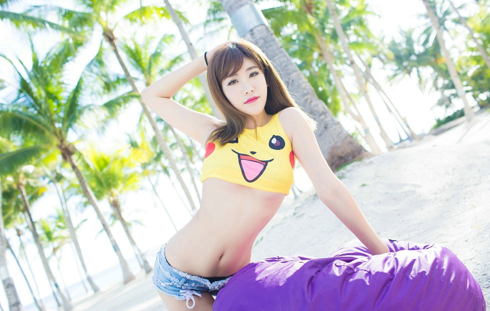 性感美女程小烦不烦写海岛风情气质诱惑勾魂大胸美腿写真