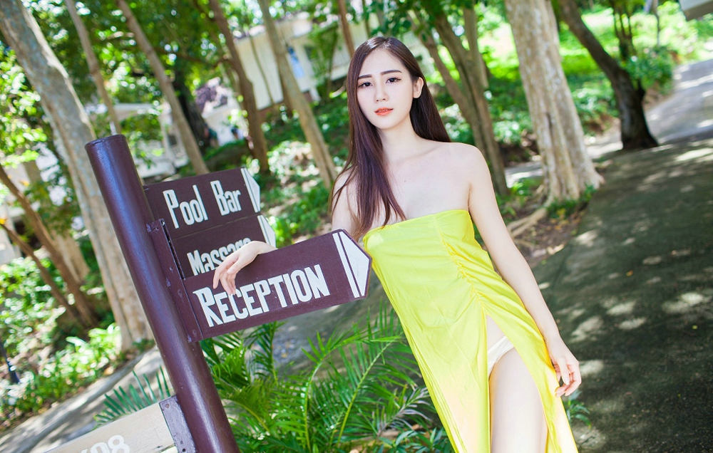 黄色紧身长裙性感诱惑SISY思户外旅拍养眼私房写真