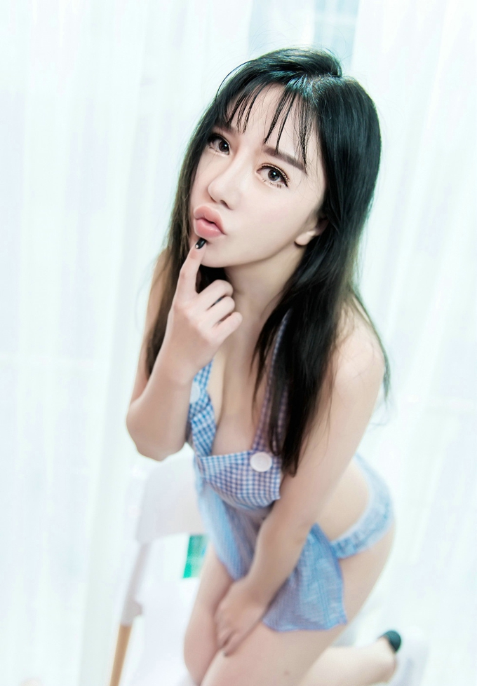嫩模韩恩熙居家私房女仆装真空激凸秀傲人美乳诱惑写真