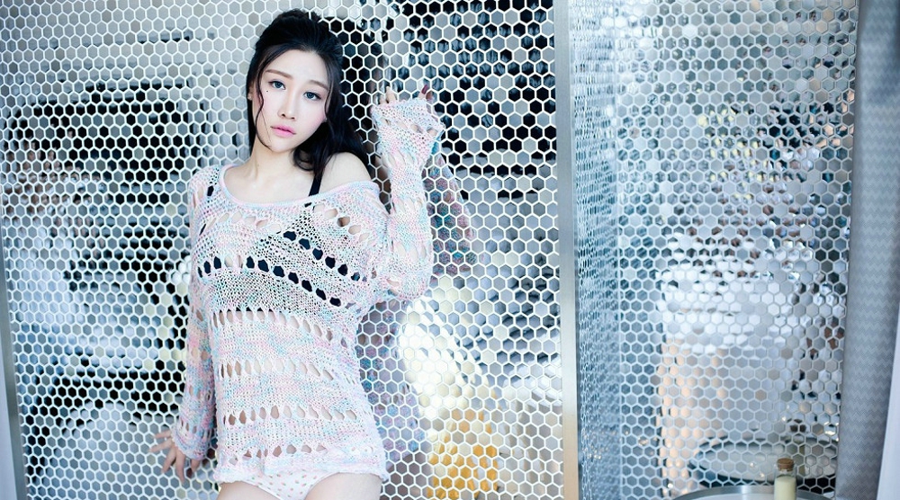 嫩模雪Baby性感比基尼校服秀完美身材诱惑写真