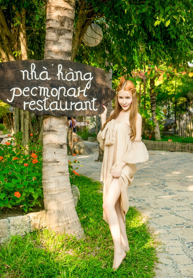 越南芽庄旅拍之伍月yuer长腿迷人性感诱惑养眼私房写真