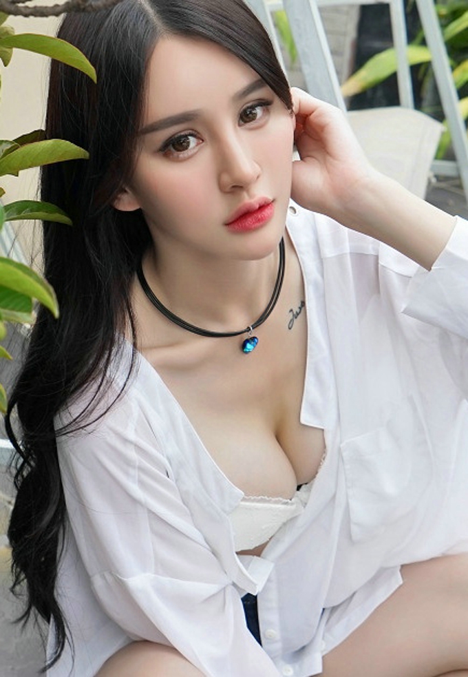 清纯诱惑Cheryl青树白衬衫露大胸妖娆妩媚养眼私房写真