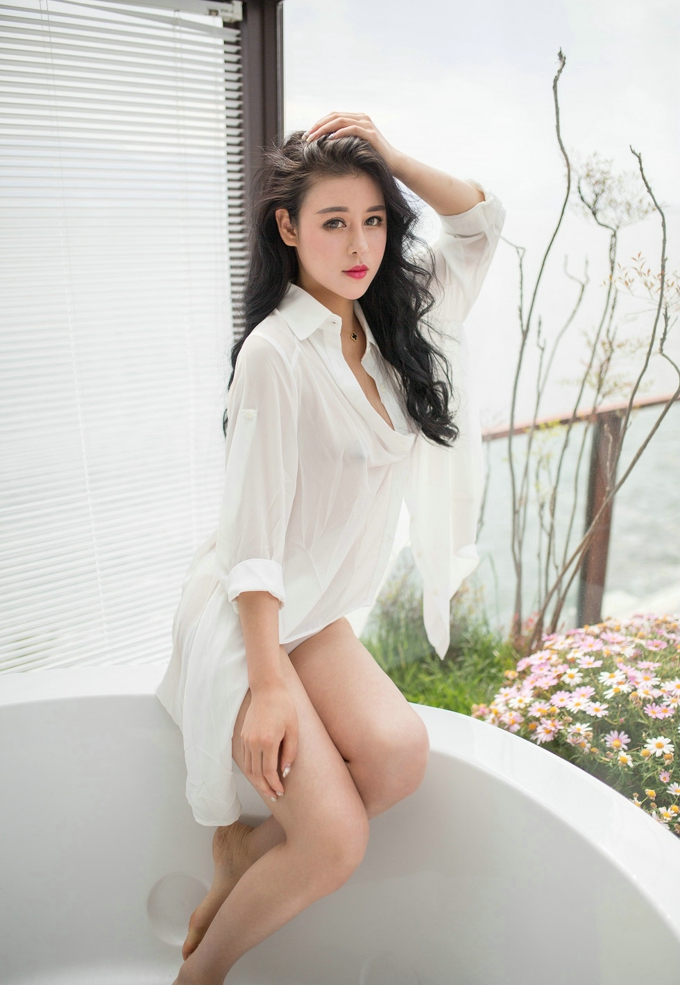性感女神叶佳颐妖娆妩媚黑色情趣内衣露豪乳诱惑写真