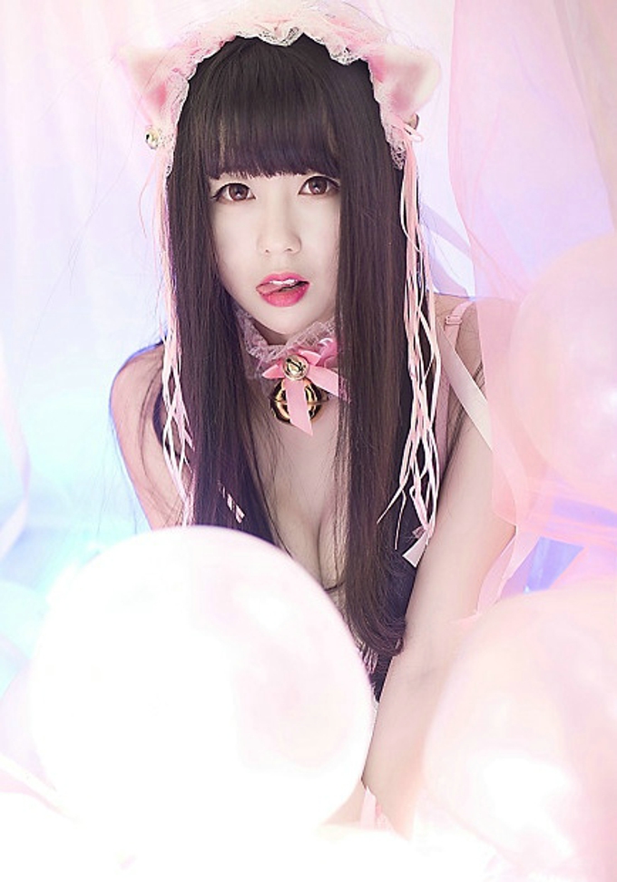 嫩模伊伊Eva童颜巨乳的儿童节白嫩圆润美胸迷人写真