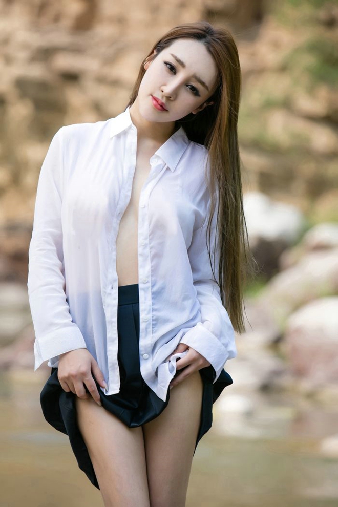 性感娇嫩自拍溪甜美女户外靓丽爆乳诱惑妖娆幽韵写真