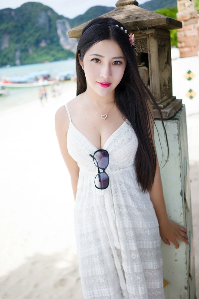 性感娇艳幽韵秀人美女嘉嘉宝贝泰国普吉岛旅拍诱惑娇媚写真