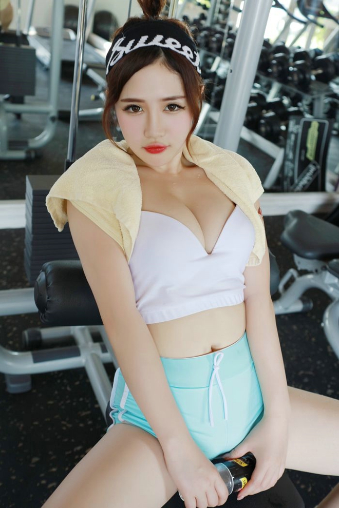 性感宅男慧质女神运动宝贝徐嘉乐比基尼爆乳诱惑娇媚写真