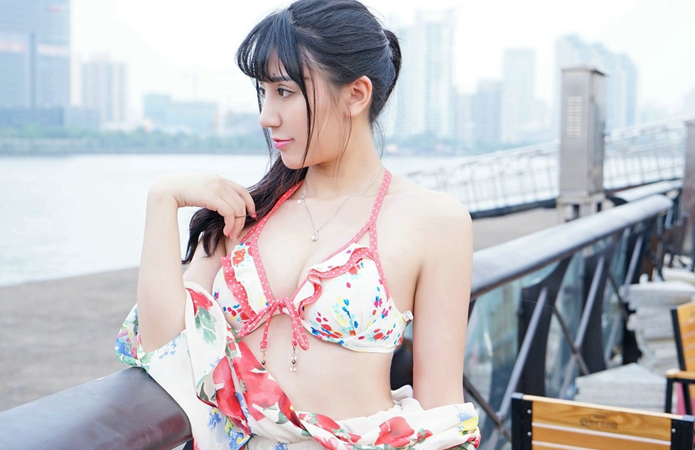 清纯靓丽迷人少女杨晓青儿娇巧丰润气质妩媚翘臀巨乳写真