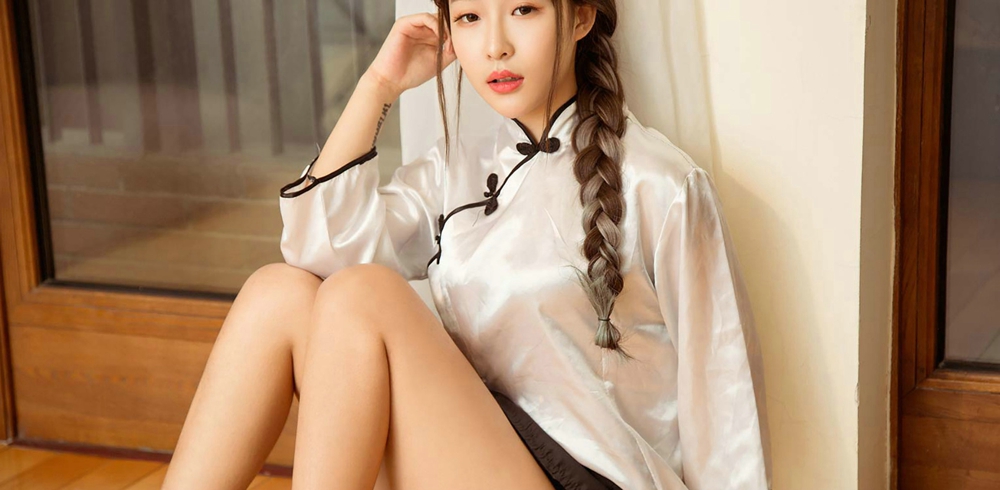 童颜巨乳嫩模含含居家水手服蕾丝内衣完美诱惑写真