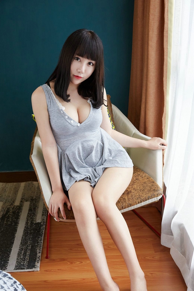 气质嫩模雪碧诱惑迷人居家私房美腿翘臀巨乳童颜写真