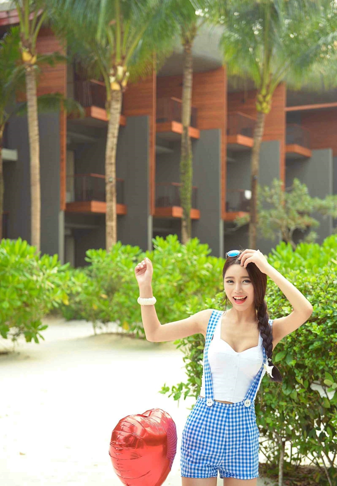 美女模特徐妍馨Mandy普吉岛旅拍娇媚美乳诱人阳光写真