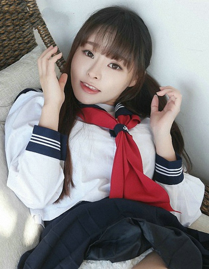 嫩模柳侑绮Sevenbaby性感学生制服黑丝美腿写真