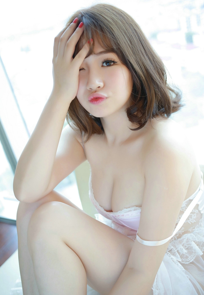 嫩模徐cake居家私房白嫩豪乳丰满诱惑写真