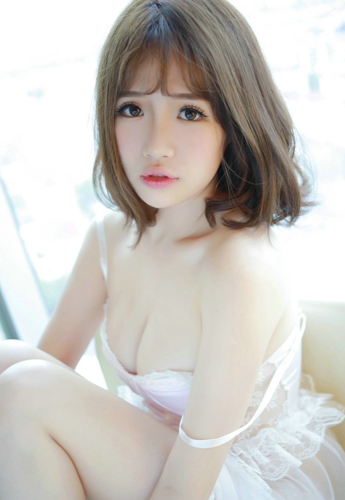 嫩模徐cake居家私房白嫩豪乳丰满诱惑写真