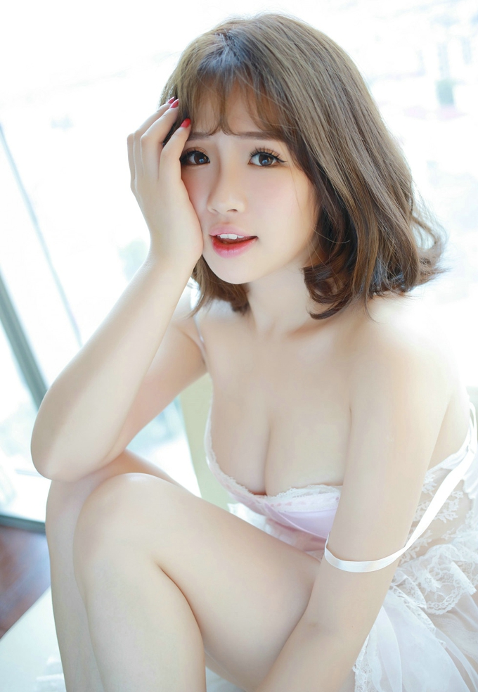嫩模徐cake居家私房白嫩豪乳丰满诱惑写真