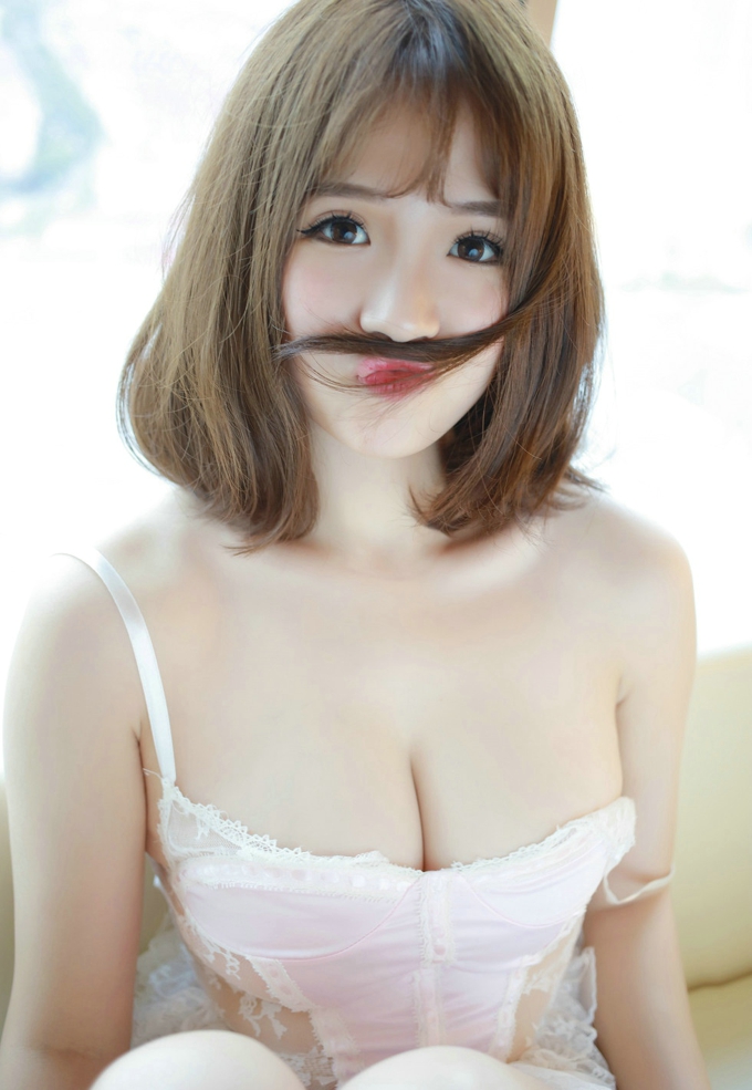 嫩模徐cake居家私房白嫩豪乳丰满诱惑写真