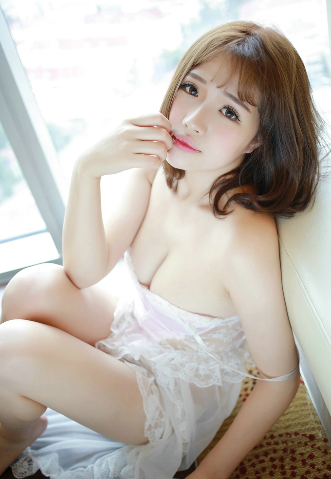嫩模徐cake居家私房白嫩豪乳丰满诱惑写真