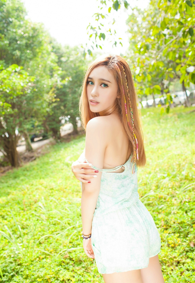 气质美女Michi_Ho性感诱惑户外写真