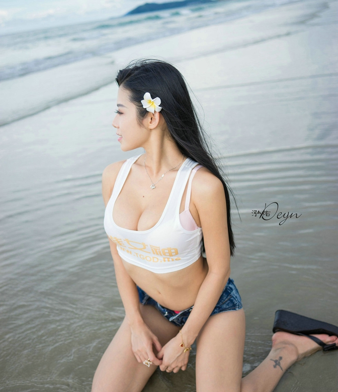 性感气质美女比基尼诱惑美乳翘臀美腿气质养眼写真