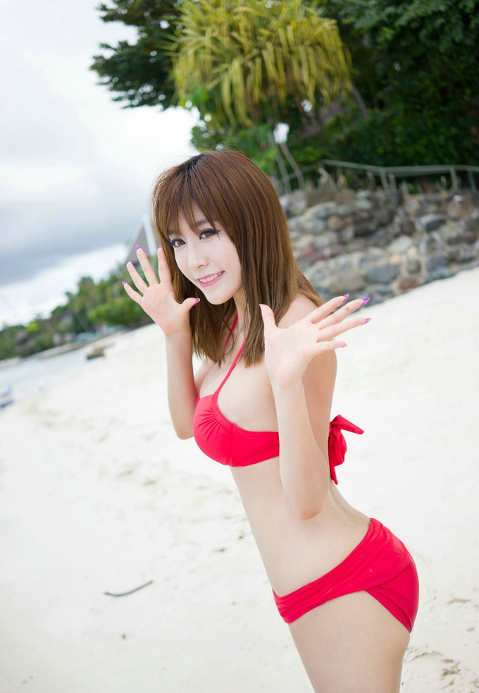 红色比基尼诱惑迷人性感美乳气质美女程小烦不烦海沙滩风情写真