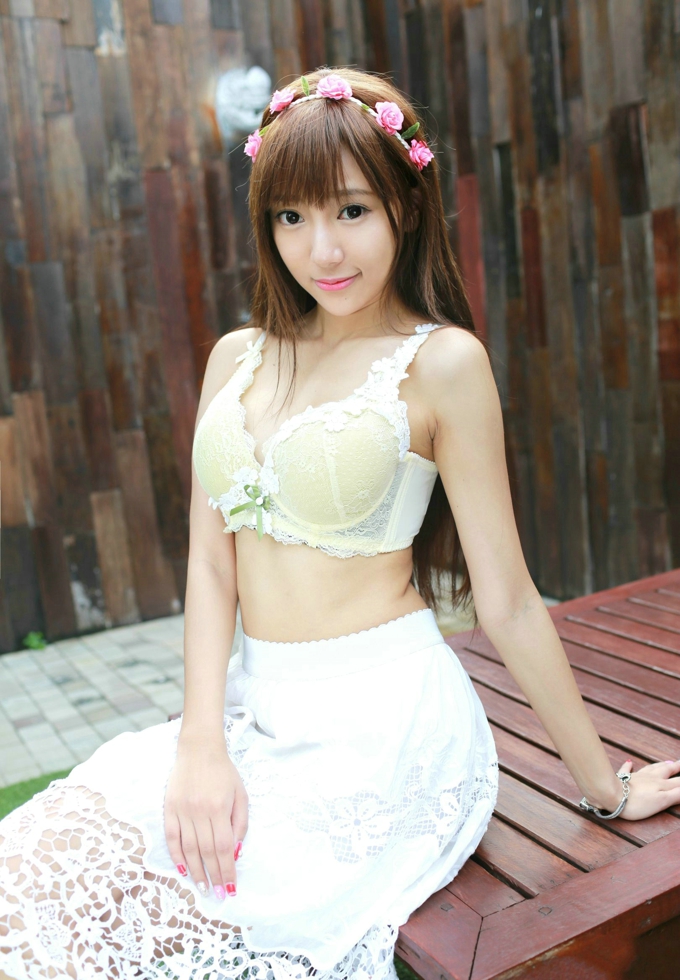 王馨瑶yanni气质迷人巨乳诱惑妩媚写真