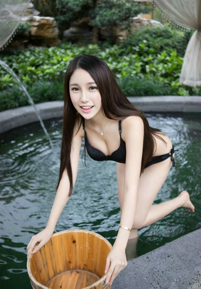 刘奕宁酒店浴袍性感美乳气质妖娆妩媚娇嫩俏丽写真