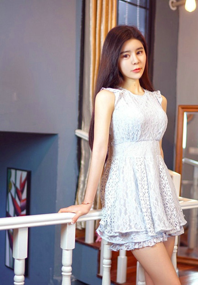 清新妹子gary维爱气质连衣裙美腿诱惑居家私房靓丽写真