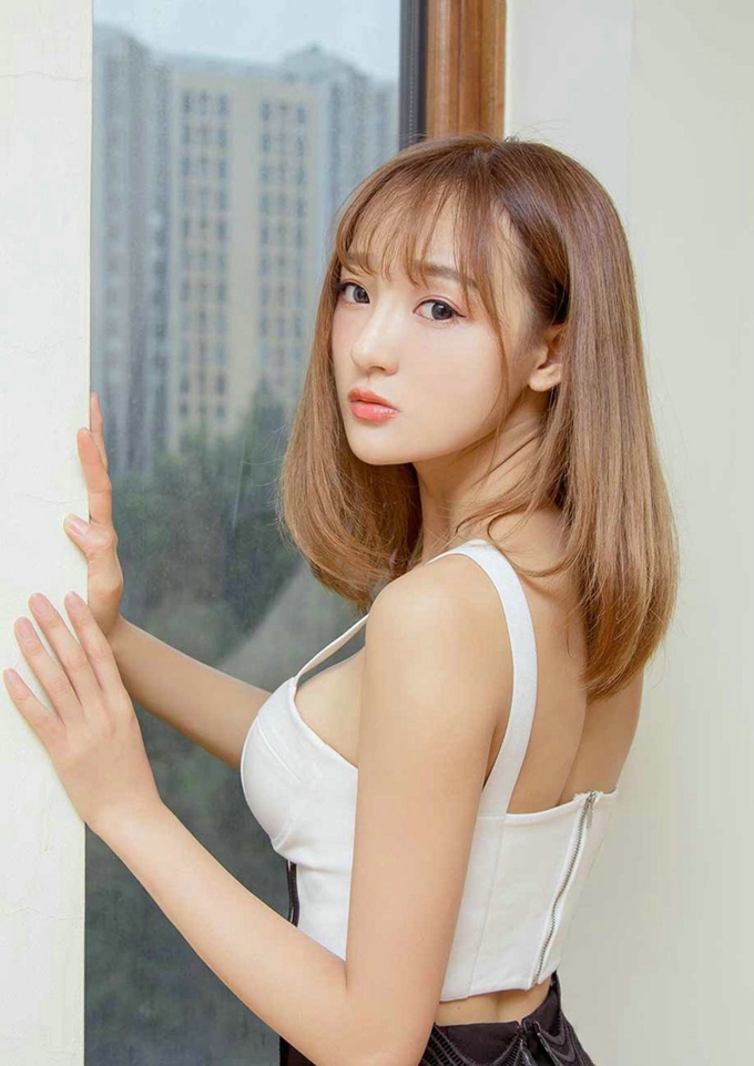 迷人风情性感嫩模李昭冉诱惑写真
