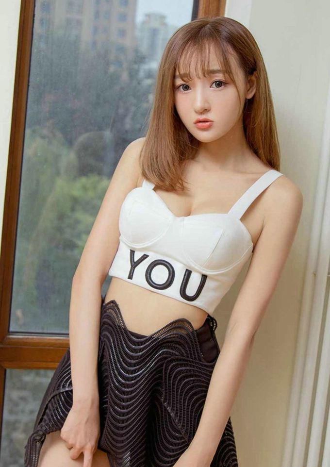 迷人风情性感嫩模李昭冉诱惑写真