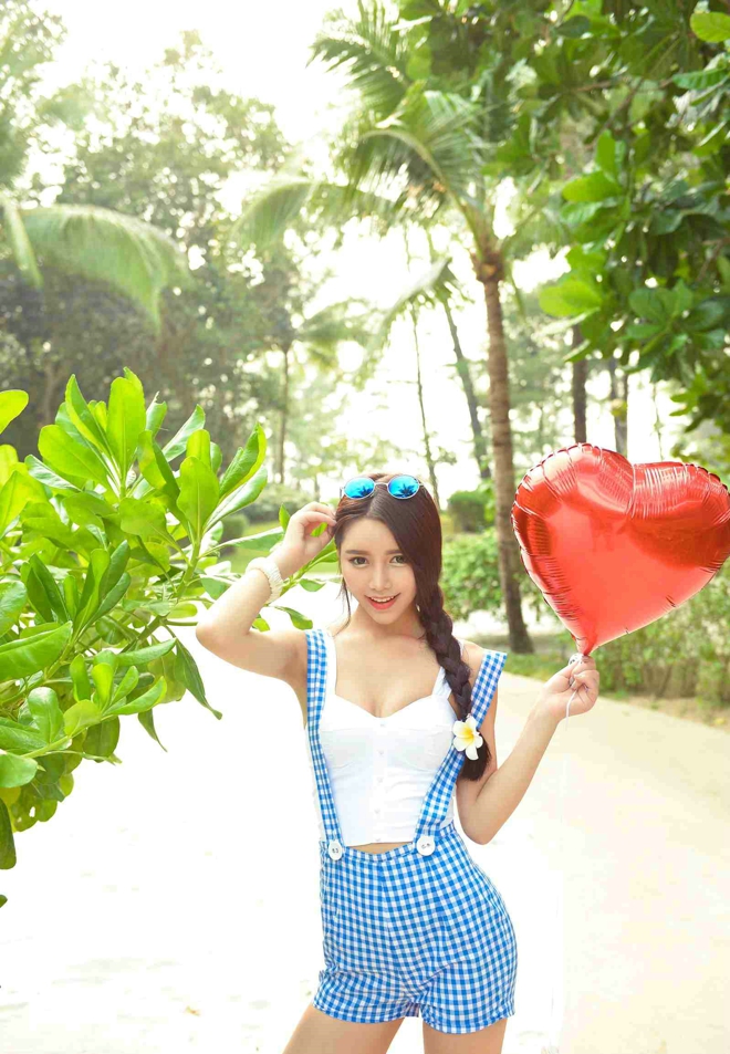 美女模特徐妍馨Mandy普吉岛旅拍娇媚美乳诱人阳光写真