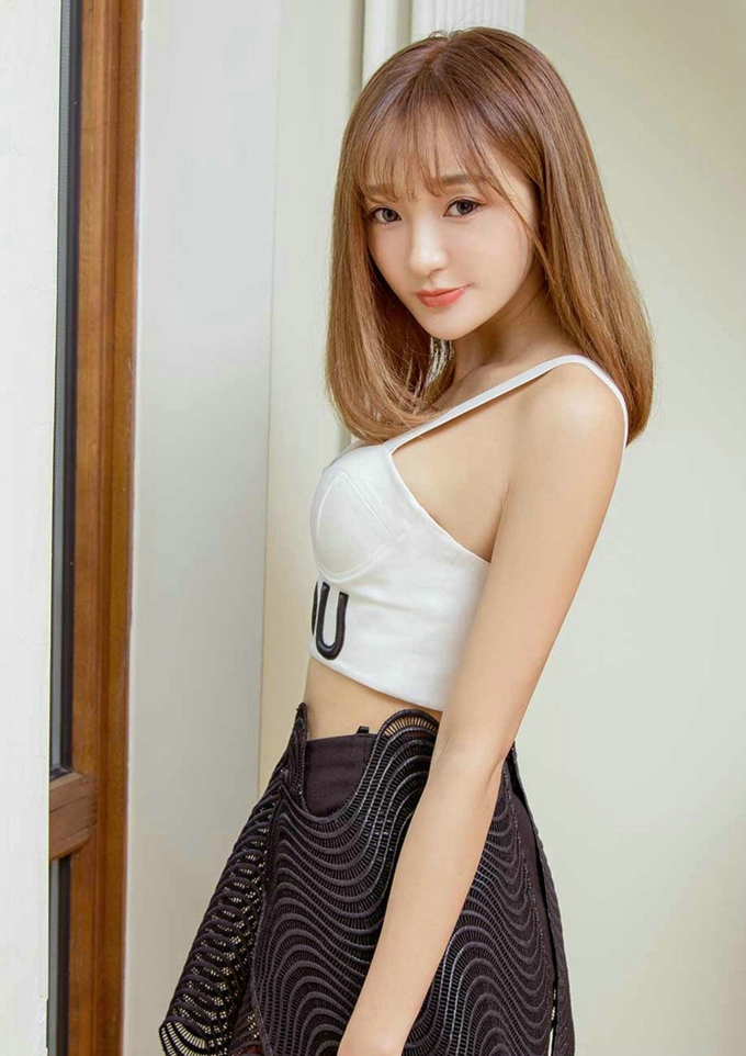 迷人风情性感嫩模李昭冉诱惑写真