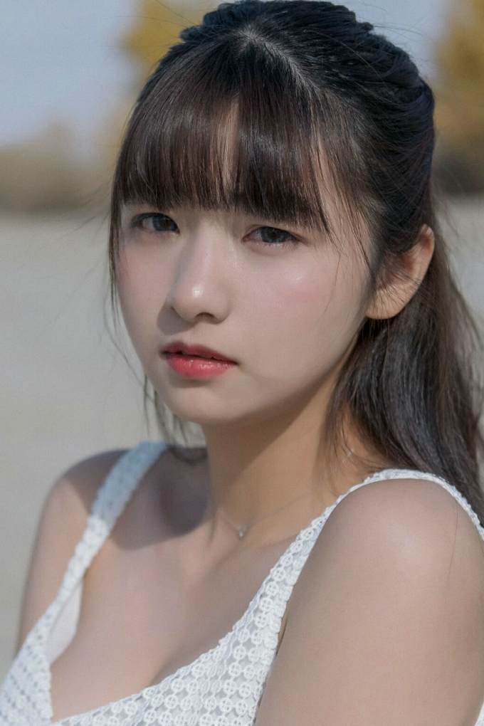 球球军大衣下黑色内衣完美身材写真