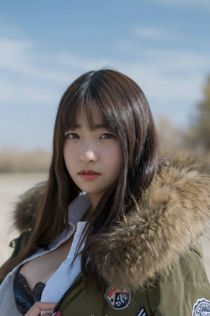 球球军大衣下黑色内衣完美身材写真