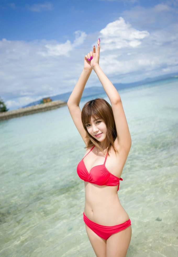 红色比基尼诱惑迷人性感美乳气质美女程小烦不烦海沙滩风情写真