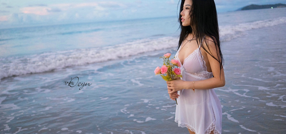 性感气质美女比基尼诱惑美乳翘臀美腿气质养眼写真
