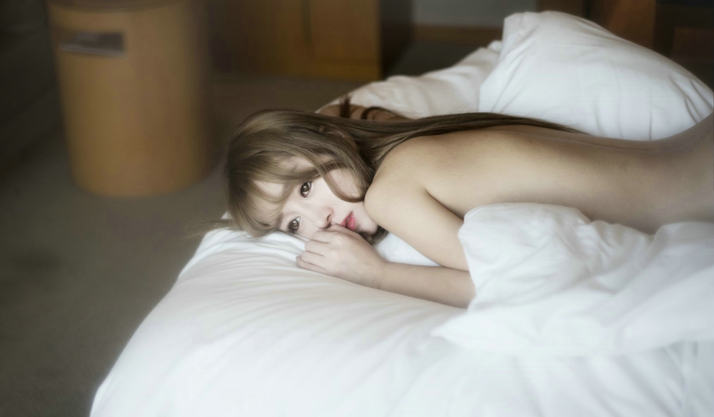 白色连衣泳衣美乳诱惑翘臀勾魂妩媚私房居家气质王雨纯写真