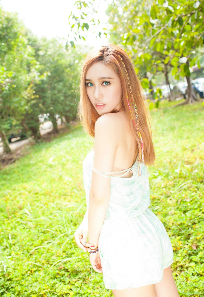 气质美女Michi_Ho性感诱惑户外写真