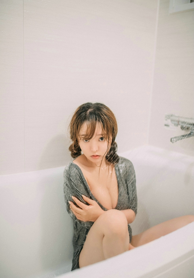柳侑绮私房浴缸里湿身醉酒少妇诱惑勾魂迷人写真