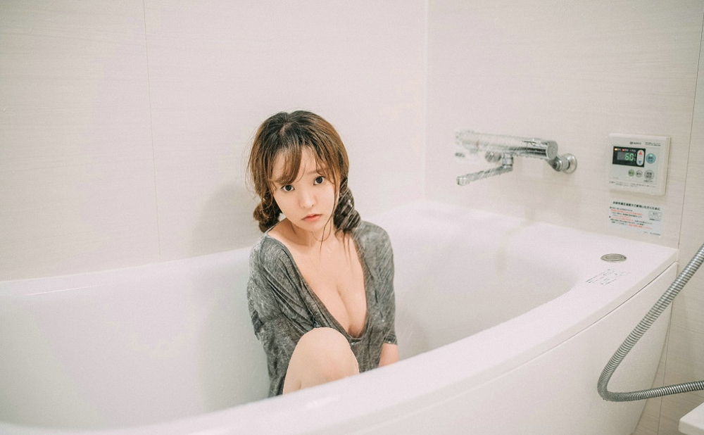 柳侑绮私房浴缸里湿身醉酒少妇诱惑勾魂迷人写真