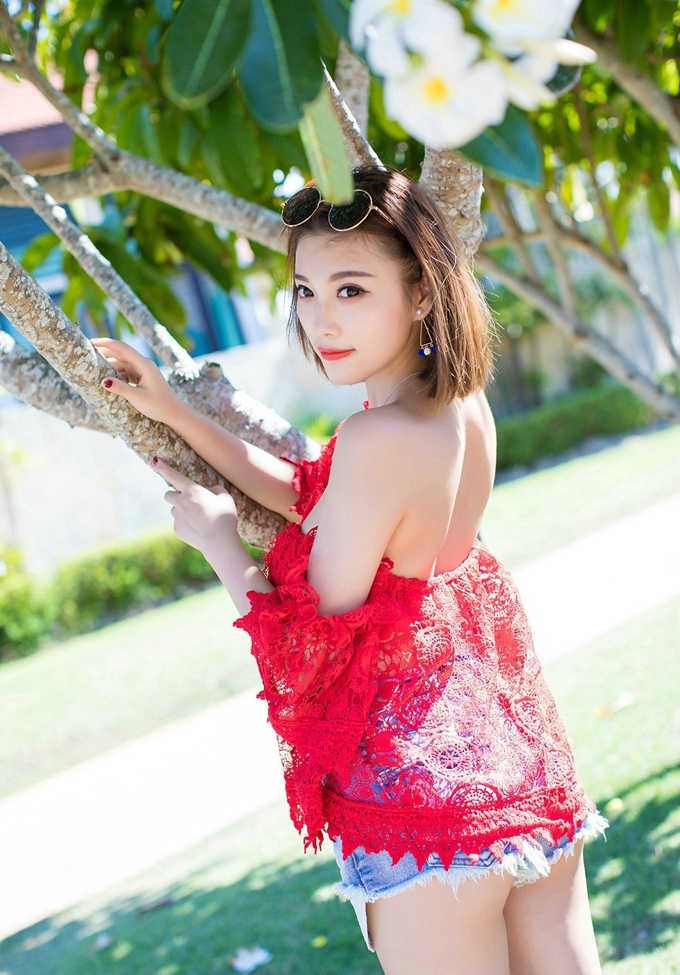 清纯靓丽诱人女神杨晨晨sugar白色泳衣性感迷人诱惑勾魂写真