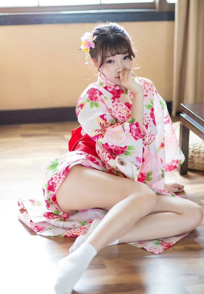 性感尤物芝芝Booty花色日系和服红色蕾丝内裤诱惑迷人气质写真